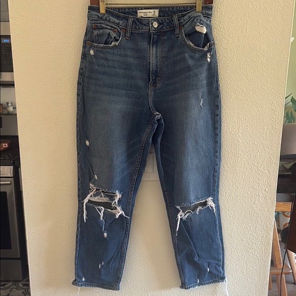 Abercrombie & Fitch The Mom High Rise - Picture 2 of 5